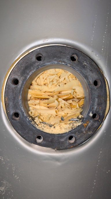 Boiler mit Kalkablagerungen innen boiler innen kalkablagerungen warmwasserspeicher geoeffnet